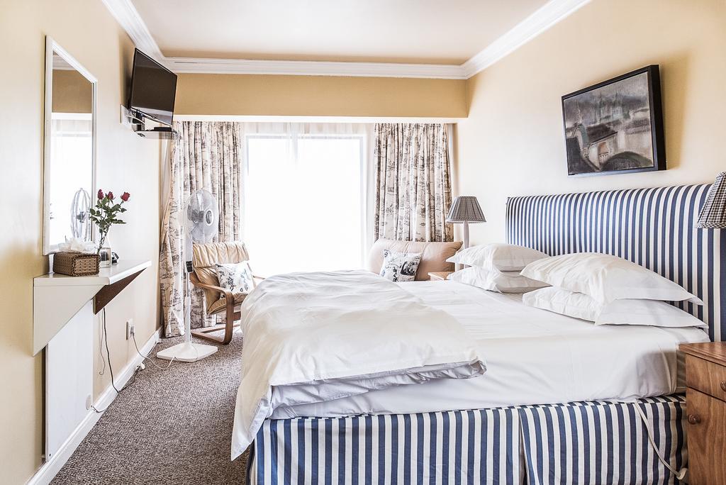 Highview Lodge Mosselbaai Buitenkant foto