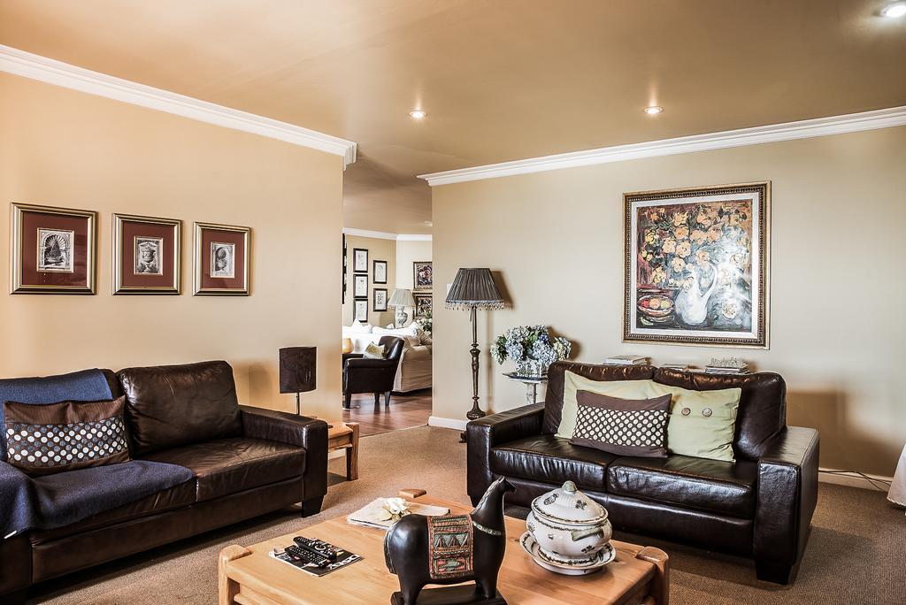 Highview Lodge Mosselbaai Buitenkant foto